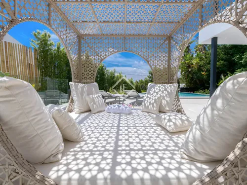 6 Bedrooms House / Villa in Carrer Buho