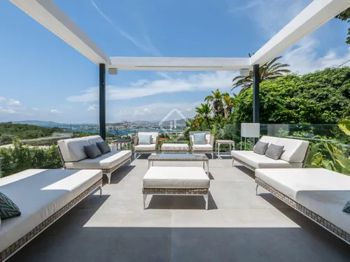 6 Bedrooms House / Villa in Carrer Buho