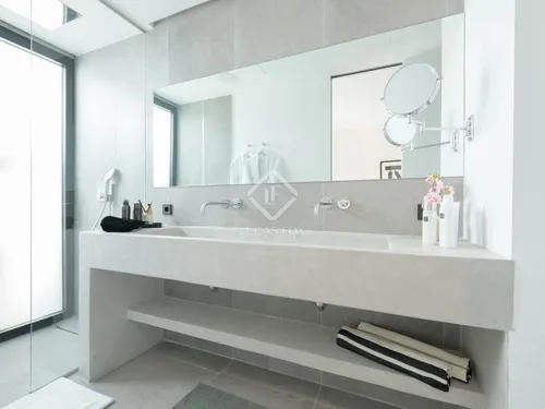 6 Bedrooms House / Villa in Carrer Buho