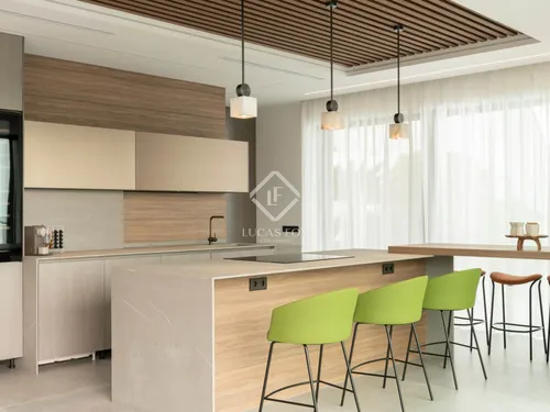 6 Bedrooms House / Villa in Carrer Buho