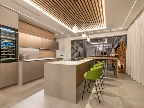 6 Bedrooms House / Villa in Carrer Buho