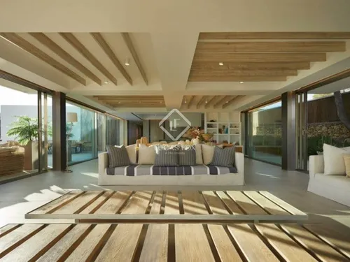 8 Bedrooms House / Villa in Carrer Camí de sa Torre