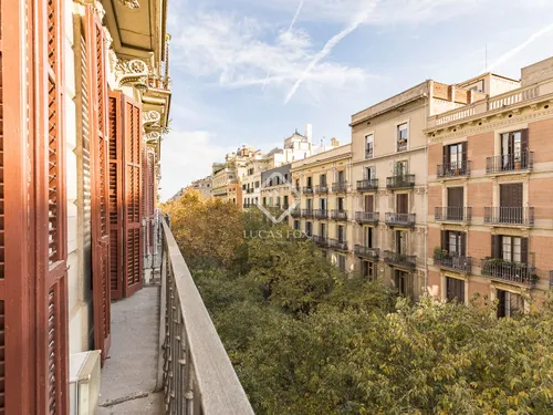 3 Bedrooms Apartment in Consell de Cent