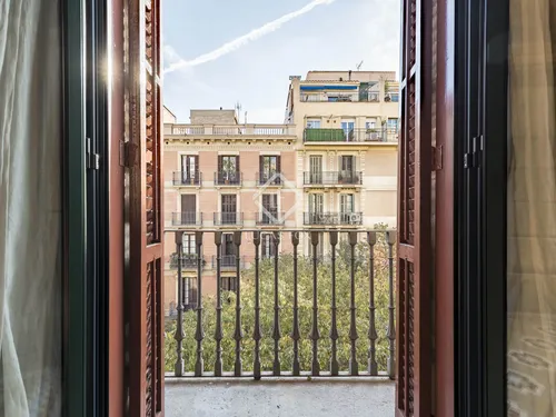 3 Bedrooms Apartment in Consell de Cent