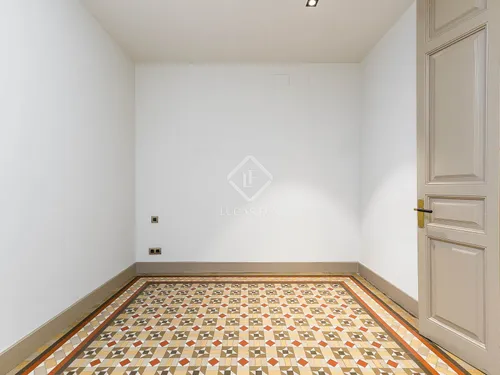 3 Bedrooms Apartment in Consell de Cent