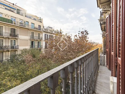 3 Bedrooms Apartment in Consell de Cent