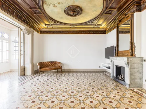 Excellent 3 Bedroom apartment with 7m² terrace for sale in Eixample Right, Barcelona