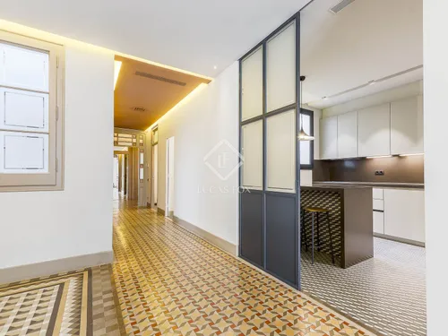 3 Bedrooms Apartment in Consell de Cent