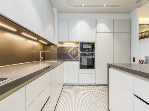 3 Bedrooms Apartment in Consell de Cent