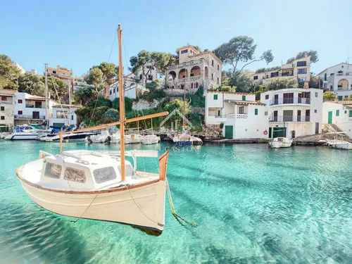 4 Bedrooms House / Villa in carrer baronia de terrades