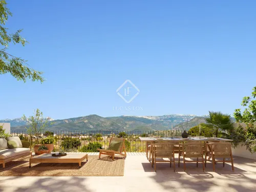 4 Bedrooms House / Villa in carrer baronia de terrades