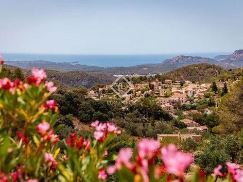 4 Bedrooms House / Villa in carrer baronia de terrades