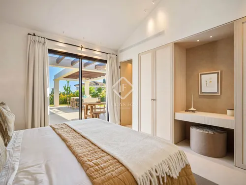 4 Bedrooms House / Villa in Calle Haza del Conde