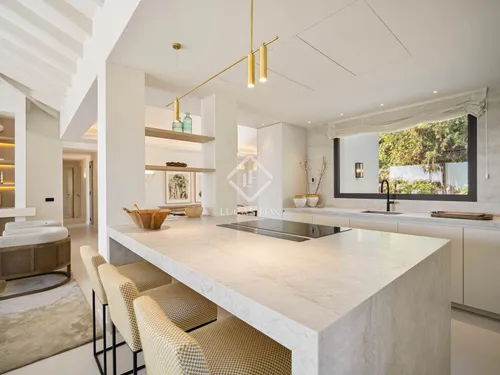 4 Bedrooms House / Villa in Calle Haza del Conde