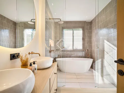 4 Bedrooms House / Villa in Calle Haza del Conde