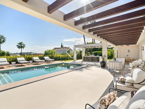 4 Bedrooms House / Villa in Calle Haza del Conde