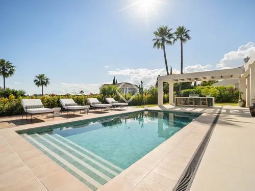 4 Bedrooms House / Villa in Calle Haza del Conde