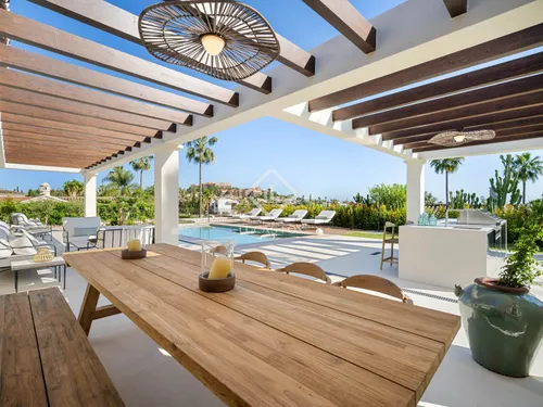 4 Bedrooms House / Villa in Calle Haza del Conde