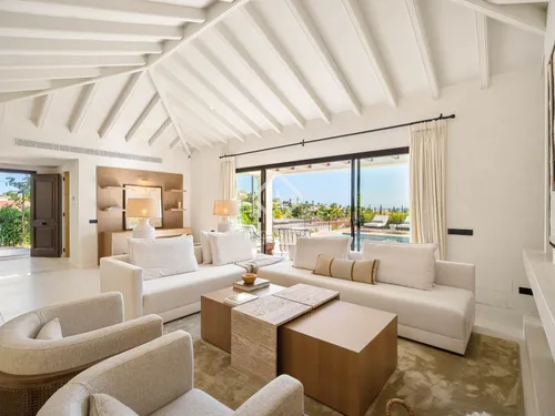 4 Bedrooms House / Villa in Calle Haza del Conde