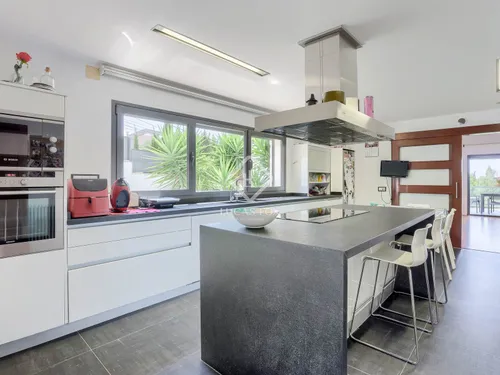 5 Bedrooms House / Villa in Calle Dolors Gual Torrella