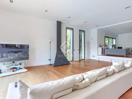 5 Bedrooms House / Villa in Calle Dolors Gual Torrella