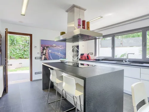 5 Bedrooms House / Villa in Calle Dolors Gual Torrella