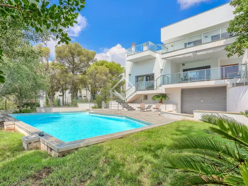 5 Bedrooms House / Villa in Calle Dolors Gual Torrella