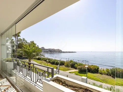 Spectacular 2-bedroom beachfront apartment at Doncella Beach, Estepona