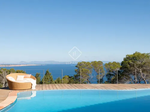 6 Bedrooms House / Villa in La Mola km 15 Venda des Monestir