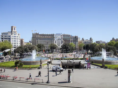 3 Bedrooms Apartment in Enric Granados