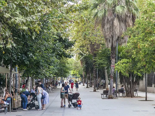 3 Bedrooms Apartment in Enric Granados