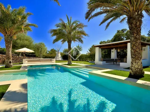 5 Bedrooms, Rental License, Blakstad-Style Finca — 100% Solar & Water Autonomous, Next to Santa Gertrudis