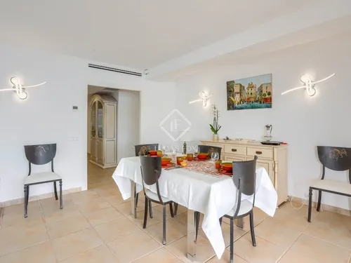 3 Bedrooms Apartment in Calle Ramon de Moncada