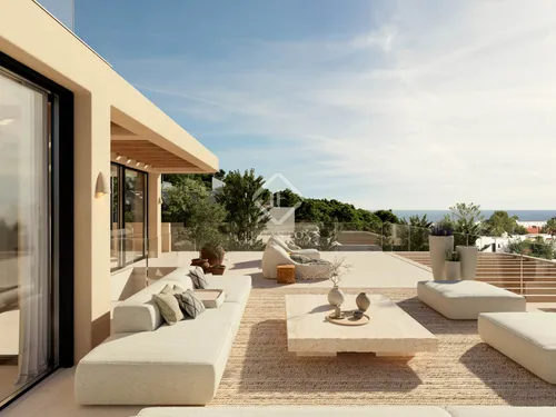 4 Bedrooms House / Villa in Carrer Islandia