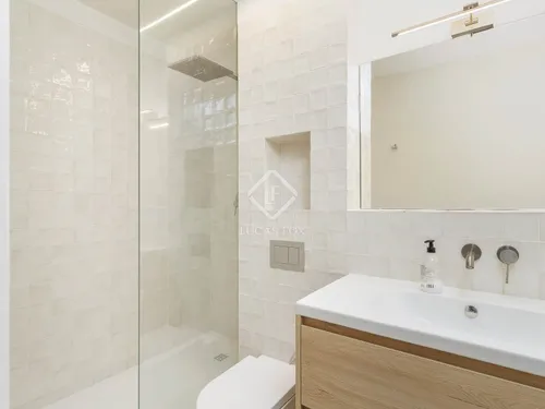 3 Bedrooms Apartment in Aribau