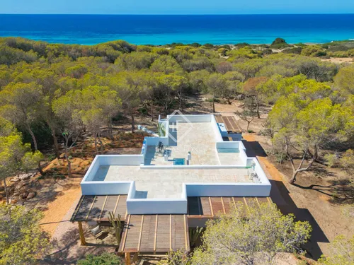 5 Bedrooms House / Villa in La Savina