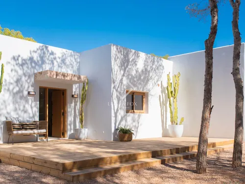 Exceptional 5-bedroom villa with sea views and tourist licence for sale in Formentera, Balearic Islands