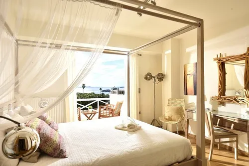 3 Bedrooms Villa in SARONIDA