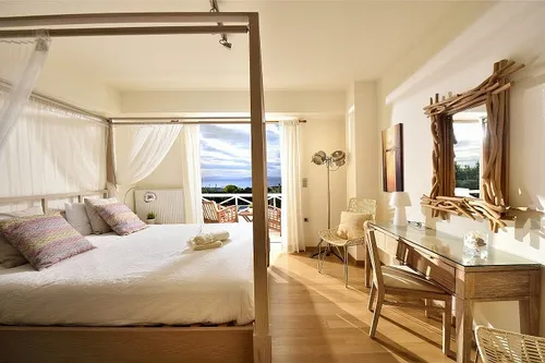 3 Bedrooms Villa in SARONIDA