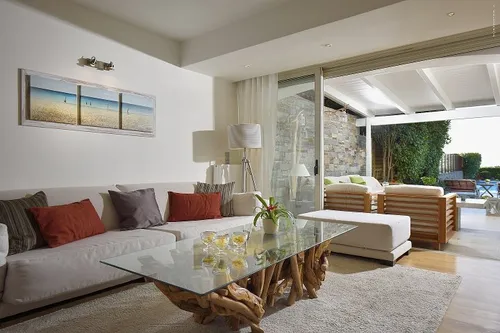 5 Bedrooms Villa in SARONIDA