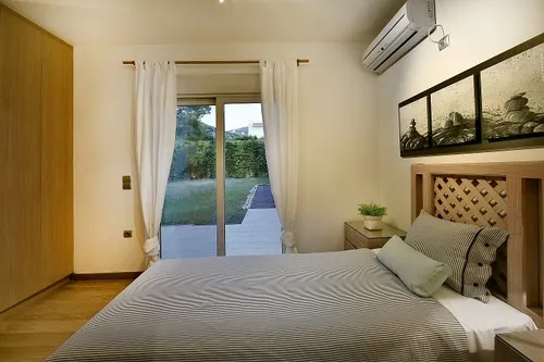 5 Bedrooms Villa in SARONIDA