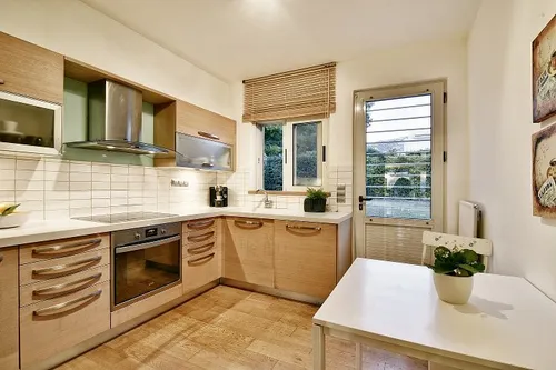 5 Bedrooms Villa in SARONIDA