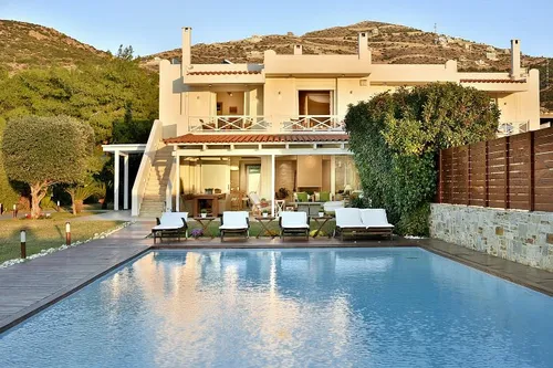 5 Bedrooms Villa in SARONIDA