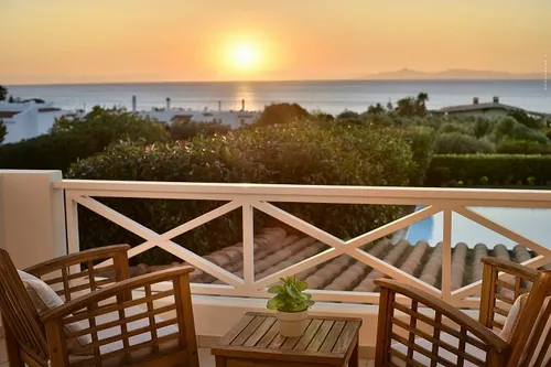 5 Bedrooms Villa in SARONIDA