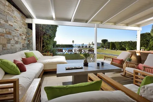 5 Bedrooms Villa in SARONIDA
