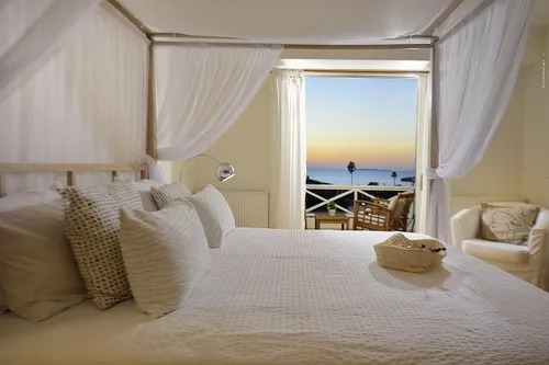 5 Bedrooms Villa in SARONIDA