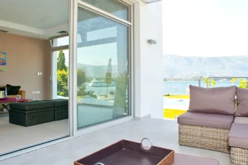 5 Bedrooms Villa in DASSIA