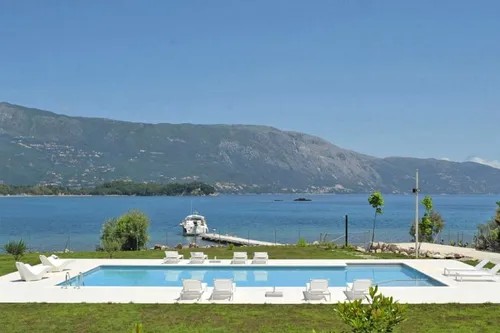 5 Bedrooms Villa in DASSIA