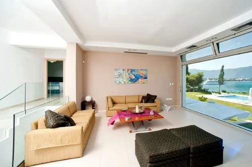 5 Bedrooms Villa in DASSIA