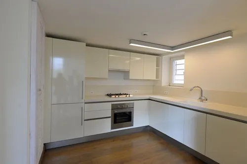  Building in ATHENS (CENTER)